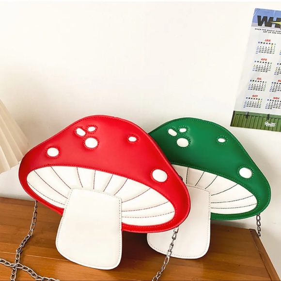 New Faux Leather Whimsical Green Mushroom Crossbody Purse With Detachable Chain - Picture 2 of 4